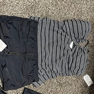 Swimsuit, brand new, medium (8-10) top, bottoms are large